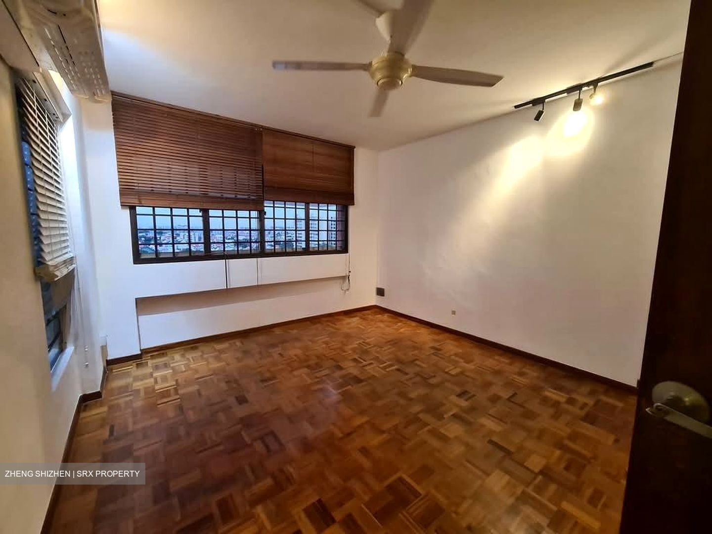 Blk 221 Kovan Green (Hougang), HDB Executive #606384001